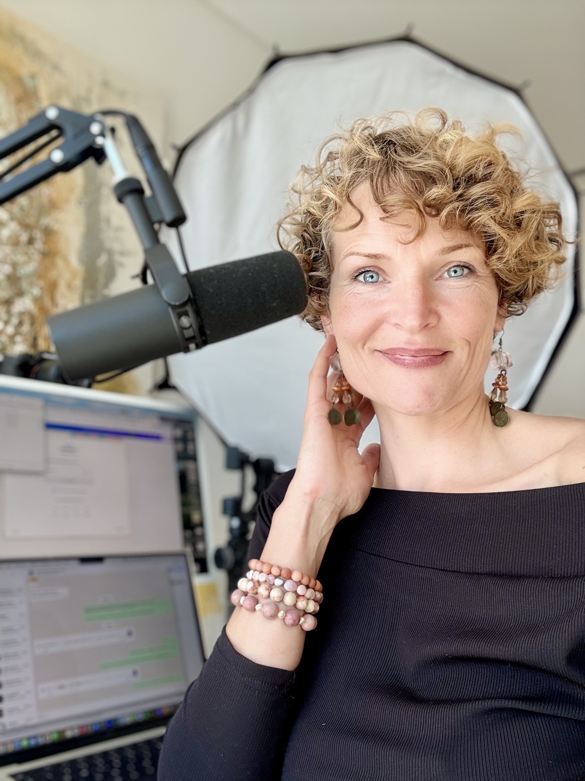 Stefanie Bruns am Mikrofon